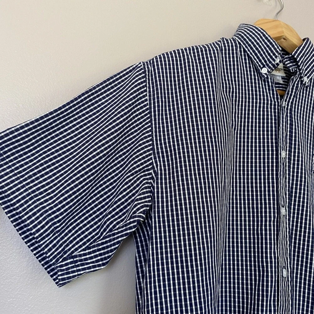 Walt Disney World Men's‎ Size M Button Down Short sleeve shirt Mickey Mouse - Picture 4 of 15
